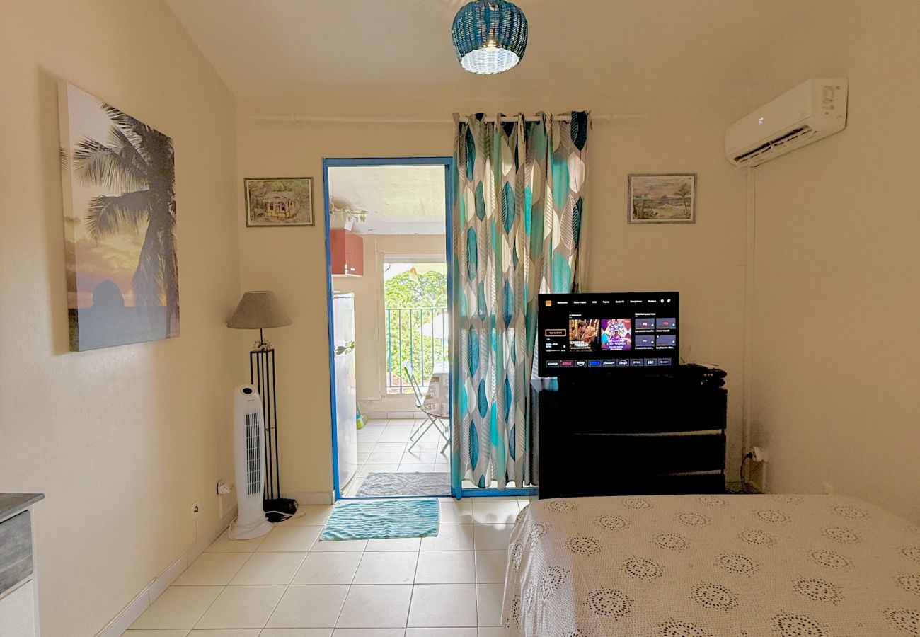 Studio in Le Diamant - coquet studio  équipé à 25 mètre de la plage