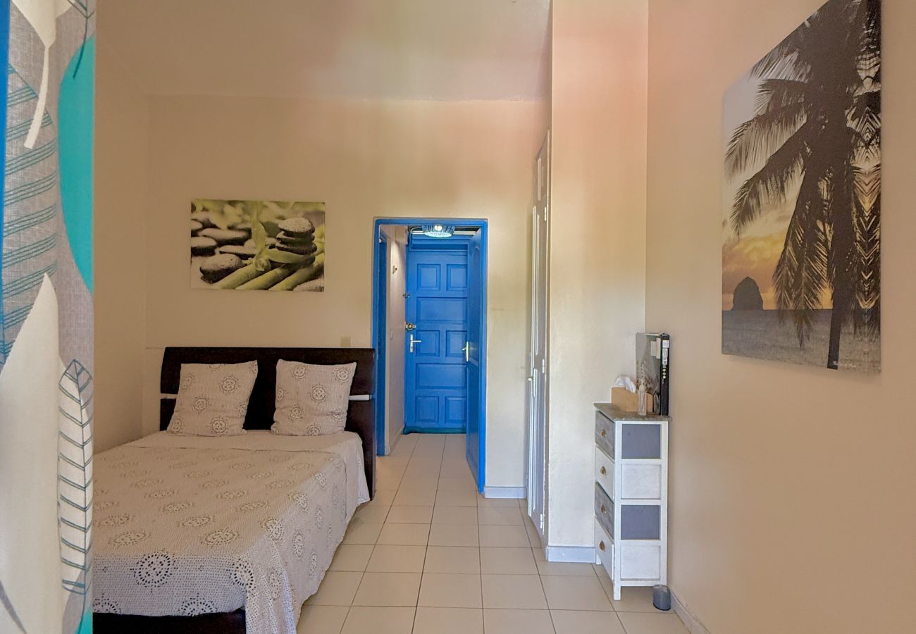 Studio in Le Diamant - coquet studio  équipé à 25 mètre de la plage