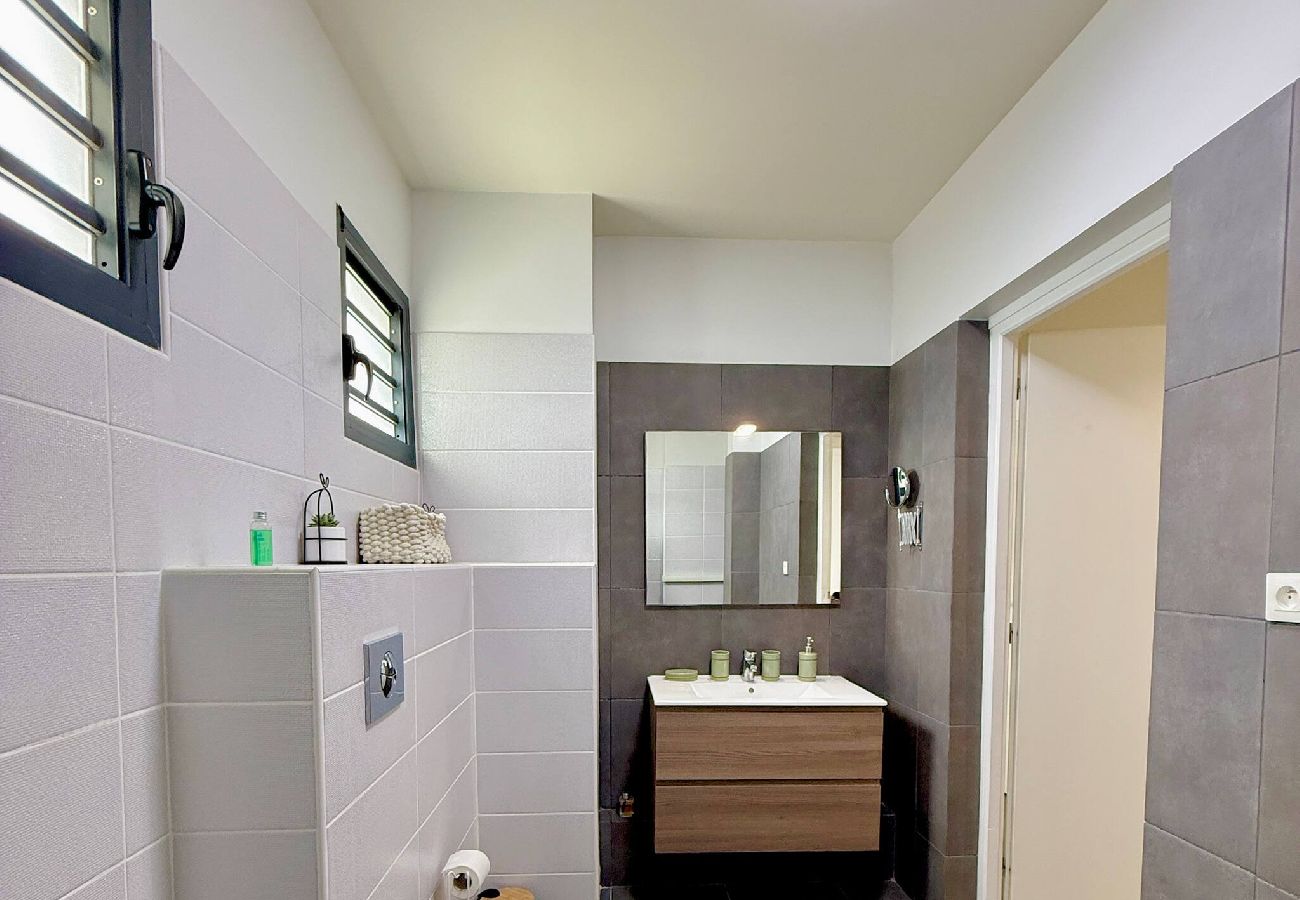Apartment in Fort-de-France - Appartement Corail Bleu 3 Étoiles 