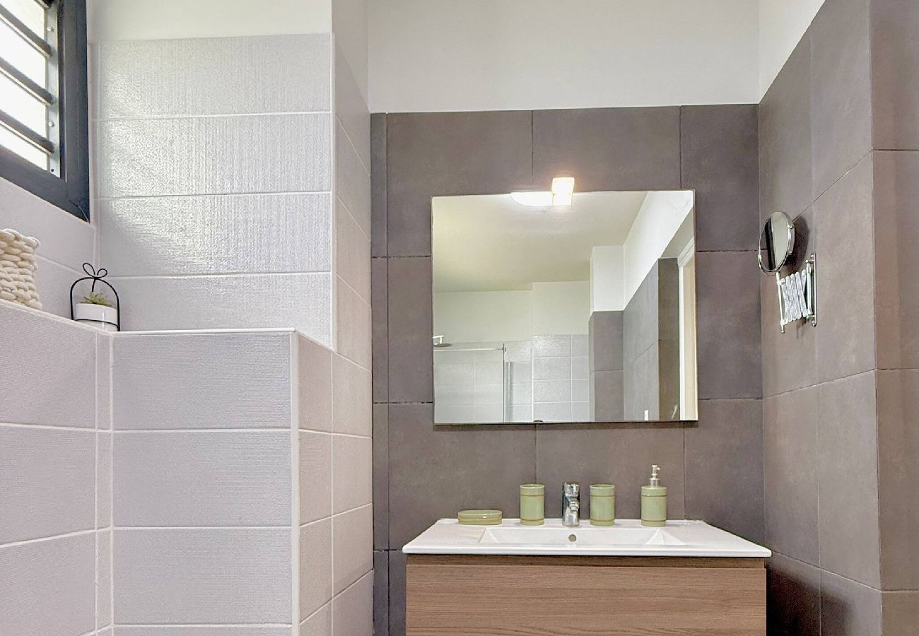 Apartment in Fort-de-France - Appartement Corail Bleu 3 Étoiles 