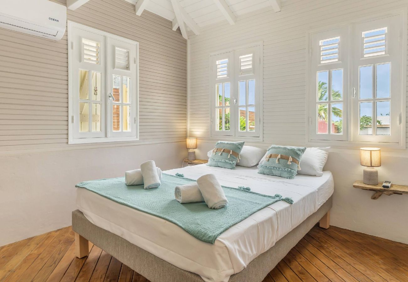 Villa à Le Moule - Villa Holy Days - Piscine & Magnifique vue mer 