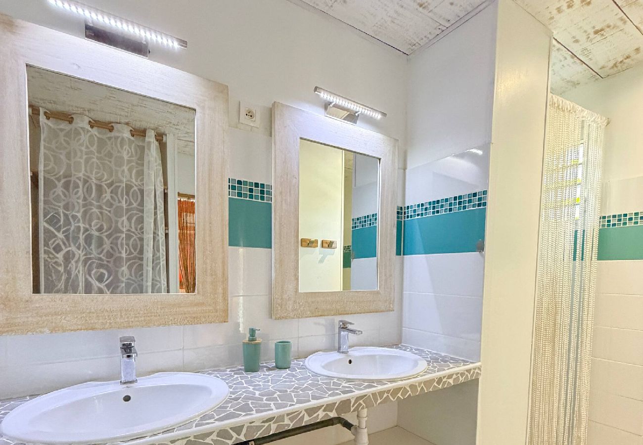 Maison à Les Trois-Ilets - La Villa Ixora - Piscine et vue mer 