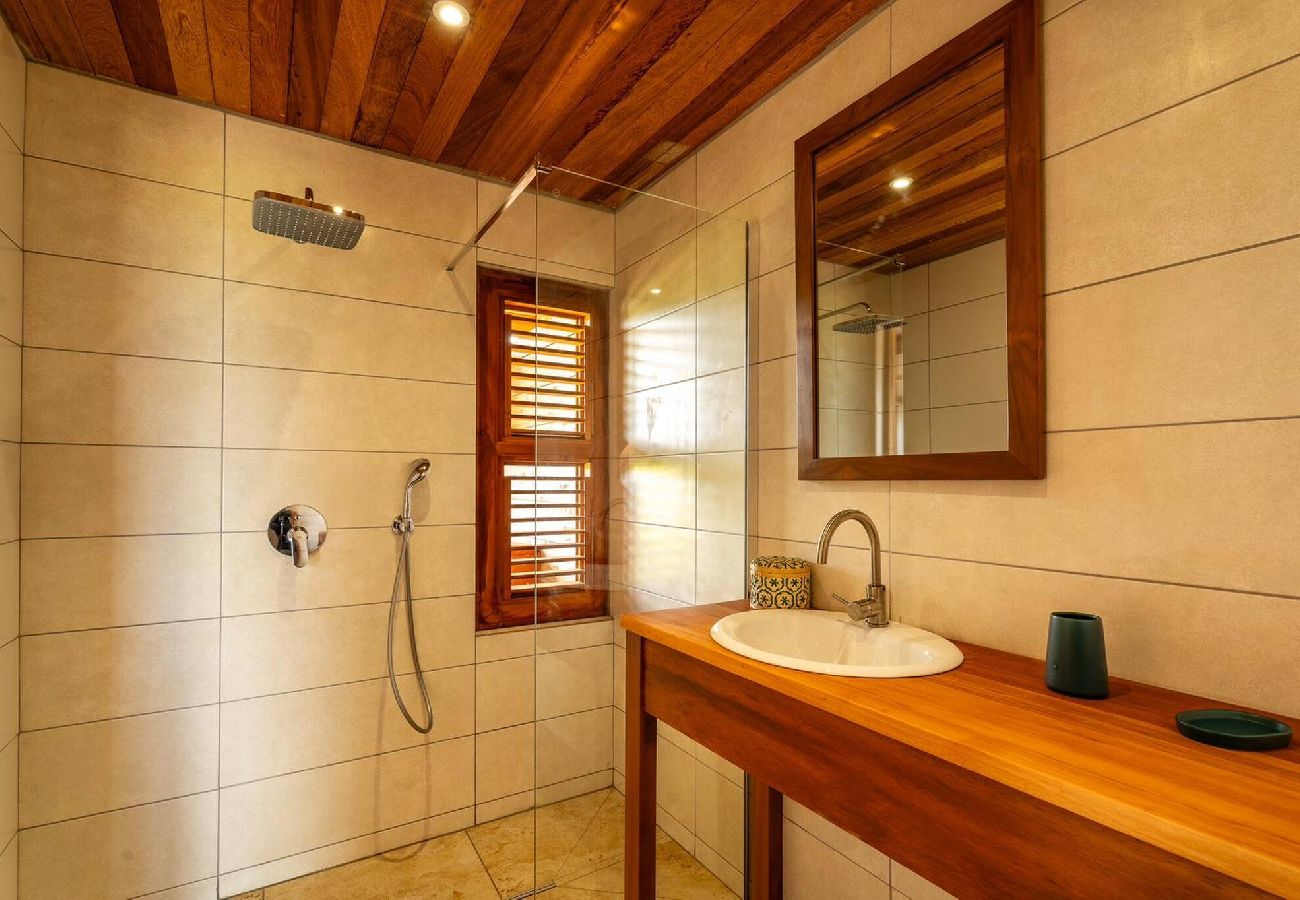 Villa à Le Marin - Cottage de standing -Kabura - Piscine et vue mer 