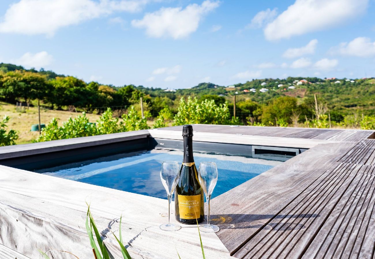 Villa à Le Marin - Cottage de standing - Lakou - Piscine et vue mer 